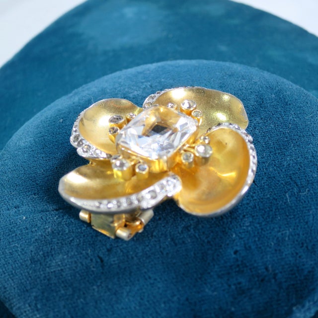 1940s Vintage 1940s Designer Mazer Gold & Crystal Fur Clip Brooch For Sale - Image 5 of 7