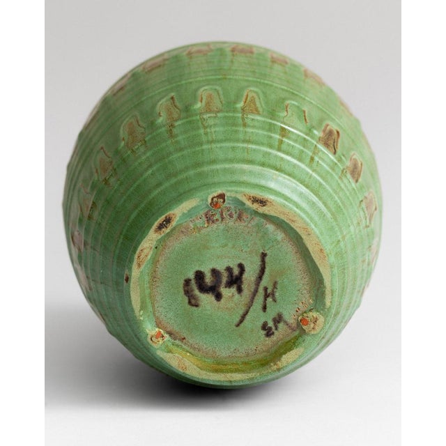 Scandinavian Green Glazed Relief Vase by Erik Mornils for Nittsjo, Sweden, 1940s For Sale - Image 6 of 7