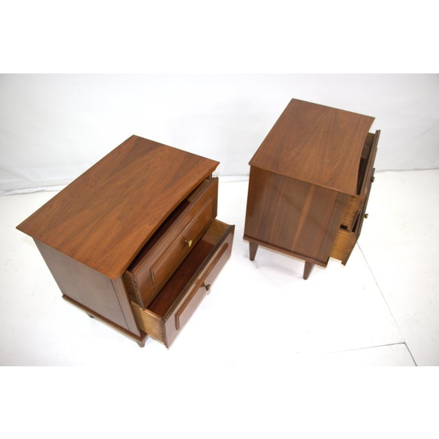 1960s Mid Century Modern Pair Walnut Night Stands For Sale In New York - Image 6 of 9