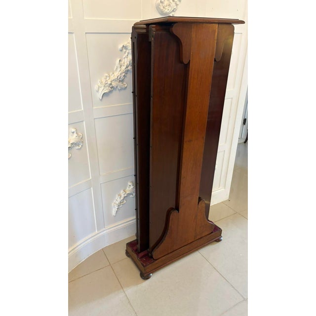 Wood Large Antique Victorian Figured Extendable Dining Table in Mahogany, 1860s For Sale - Image 7 of 17