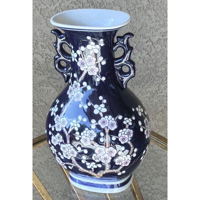Mid 20th-Century Prunus Blossom 玉壶春瓶 Yuhuchunping-Shape Vase With Chinese Dragon-Handles For Sale - Image 4 of 18