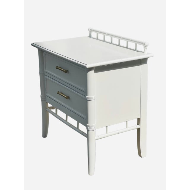 1980s 1980s Hollywood Regency White Lacquered Faux Bamboo Nightstand/Side Table For Sale - Image 5 of 14