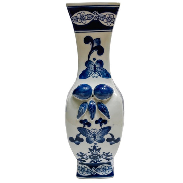 Chinoiserie 1980s Chinese Blue & White Vase With Pomegranate Handles For Sale - Image 3 of 7