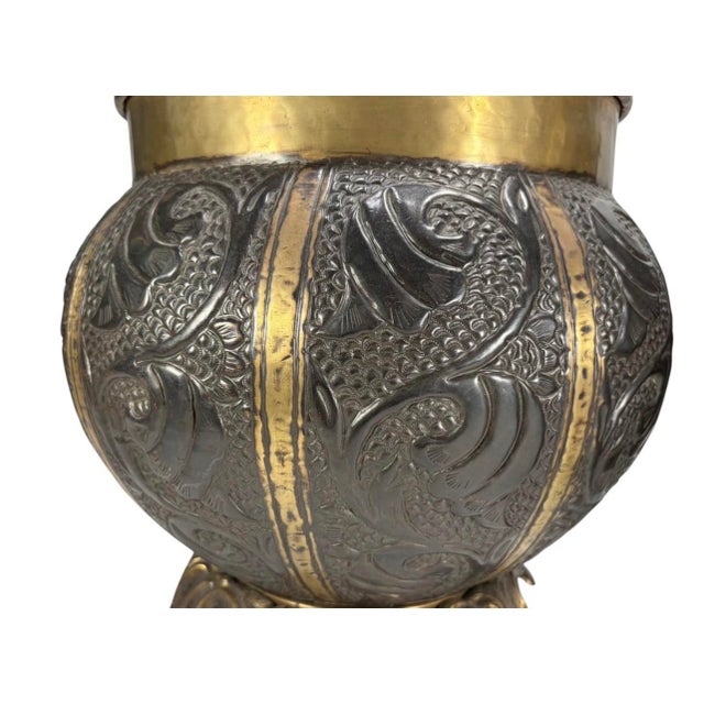 1980s Embossed Brass Globe Form Table Lamps Set John Richard - a Pair For Sale In Miami - Image 6 of 7