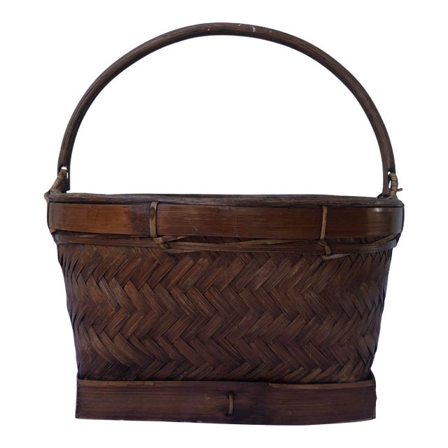 Early 20th Century Rattan Fruit Basket With Hinged Handle For Sale