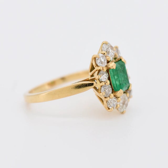 1960s Pompadour Ring Gold Emerald Diamonds, Size 6 For Sale - Image 5 of 6