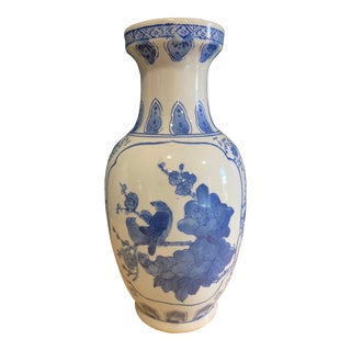 Early 20th Century Chinoiserie Hand Painted Blue and White Vase For Sale