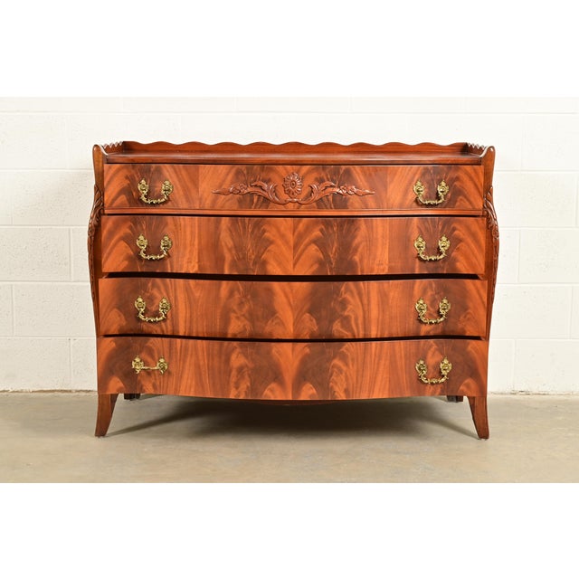 1940s Baker Furniture Style French Regency Louis XVI Flame Mahogany Serpentine Front Chest of Drawers, Circa 1940s For Sale - Image 5 of 15
