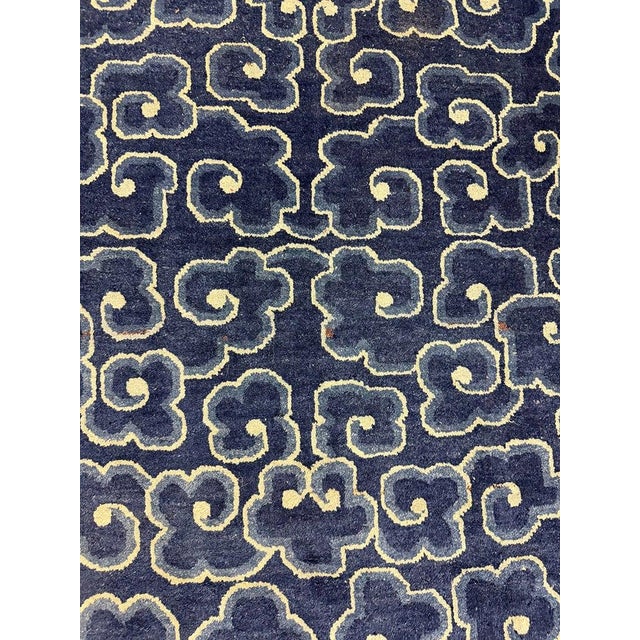 1920s 1920s Traditional Geometric Cloud Bands Patterns Antique Chinese Peking Wool Rug For Sale - Image 5 of 6