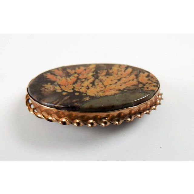 Traditional Vintage Studio Made Plume Agate and Gold Oval Brooch For Sale - Image 3 of 3