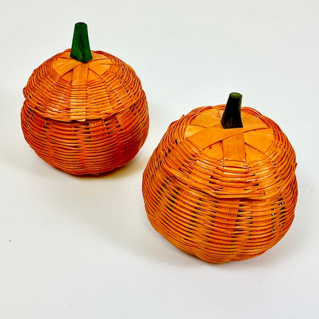 1970s Vintage Boho Chic Americana Arts & Crafts Small Wicker Pumpkin Baskets - A Pair For Sale - Image 6 of 10