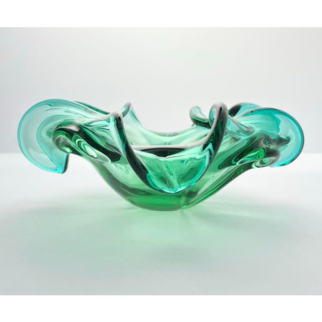 1960s 1960s Mid-Century Murano-Style Sommerso Emerald Green Flared Scalloped Bowl For Sale - Image 5 of 10