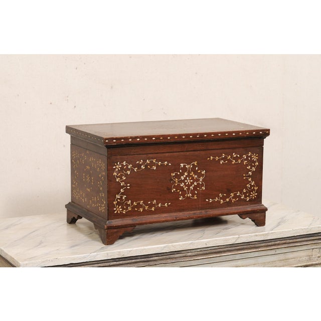 Mid 20th Century Hand-Crafted Kashmiri Keepsake Box W/ Inlay For Sale In Atlanta - Image 6 of 12