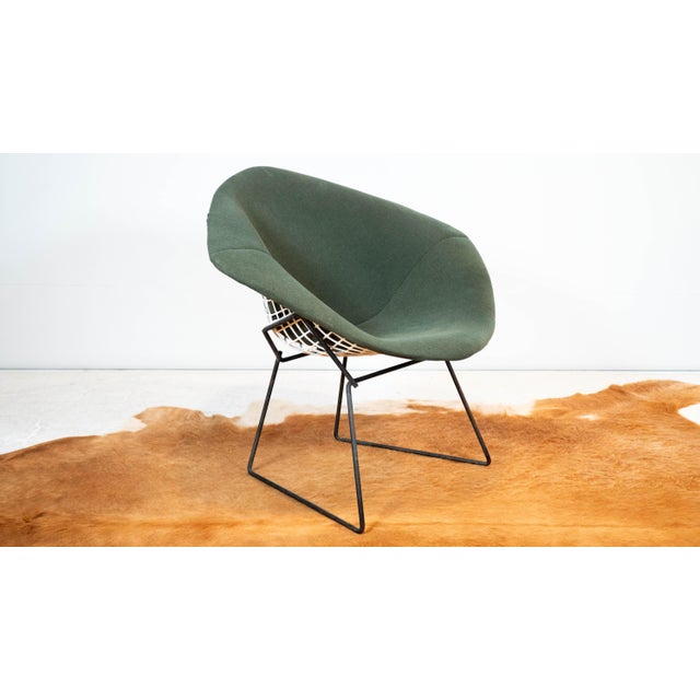 Mid Century Modern Bertoia Diamond chair by Harry Bertoia for Knoll, circa 1970s. Black and white powder coated frame and...