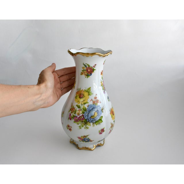 Mid-Century Modern Waldershof Bavaria Germany,22k Gold Trim, Handarbeit Porcelain Floral Vase For Sale - Image 3 of 10