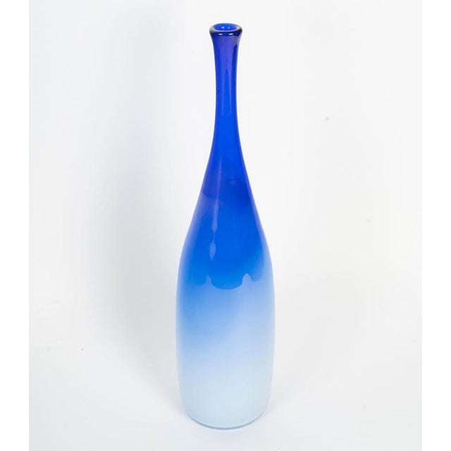 Blue and white blown glass vase from the 20th century by Floris Meydan and Royal Leerdam. H: 44cm, D: 10cm