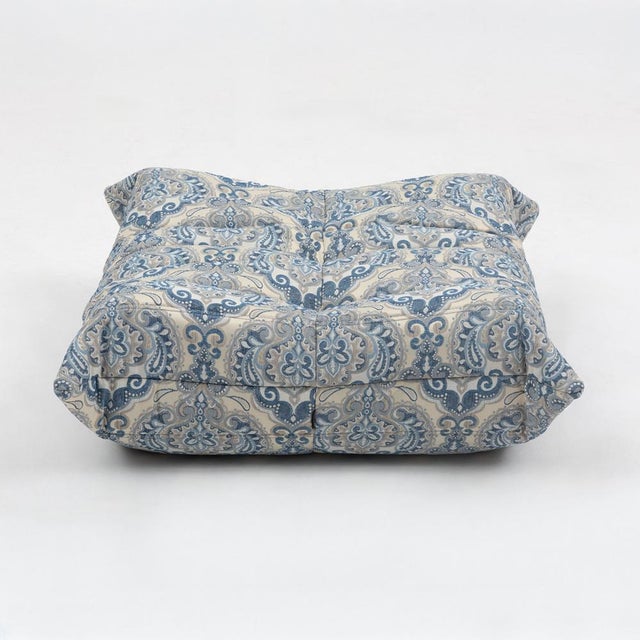 Togo Lounge Chair and Pouf in Pattern Fabric by Michel Ducaroy for Ligne Roset, 1973, Set of 2 For Sale - Image 6 of 18