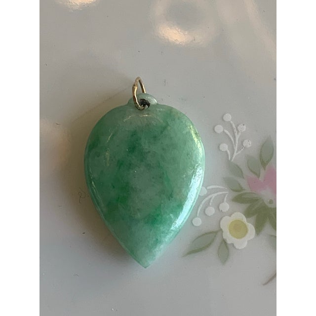 Vintage 14k Gold & Natural Grade a Green Jadeite "Longevity Peach" Heart Pendant For Sale In San Francisco - Image 6 of 7