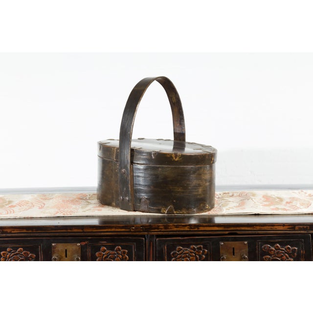 Brown Chinese Early 20th Century Oval Carrying Basket with Large Bamboo Handle For Sale - Image 8 of 10