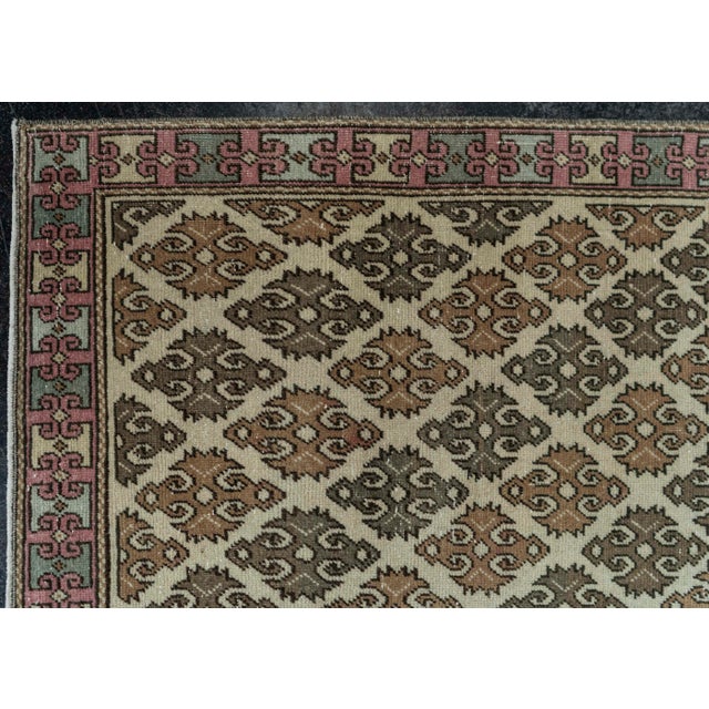 Early 21st Century Turkish Vintage Rug 4'4" x 6'3" #20710 For Sale - Image 5 of 8