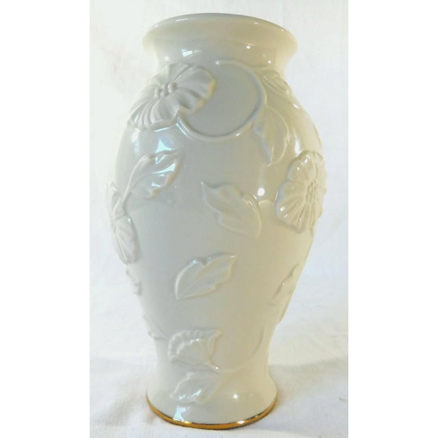 1980s Lenox Ivory Porcelain 24k Gold Trim Embossed Poppy Flower Vase For Sale - Image 5 of 7