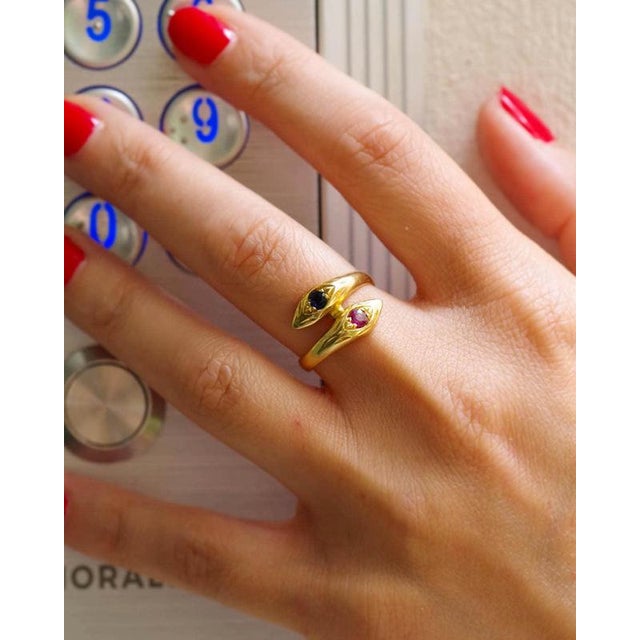 Sapphire and Ruby Snake Ring from Wempe, 1980s For Sale - Image 4 of 7