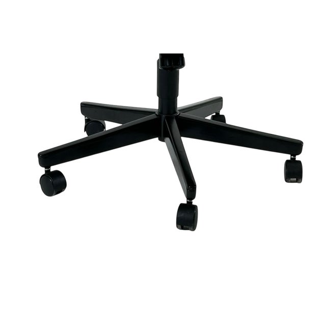 Metal Saarinen Executive Armchair in Italian White Leather, Black Swivel Base For Sale - Image 7 of 9