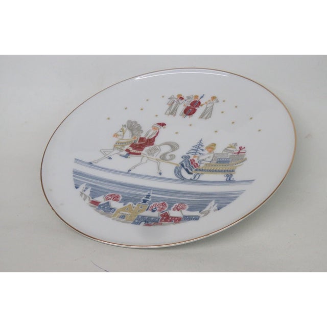 Heinrich & Co. Hg Selb Heinrich Bavaria Germany Christmas Collector Plate Santa and Sled 4902b For Sale - Image 4 of 12