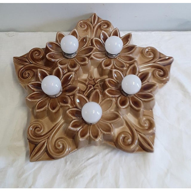 Vintage 5-Flame Flower Wall Lamp in Ceramic, 1980s, in Good conditions. Designed 1980 to 1989 European Plug (up to...
