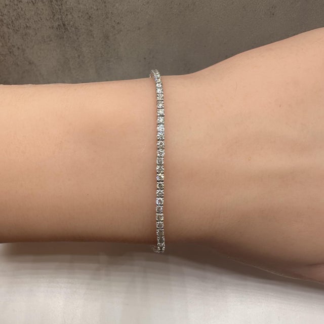 Natural Diamond Tennis Bracelet in 14kt White Gold – 2.80ctw, 7in, New For Sale - Image 4 of 4