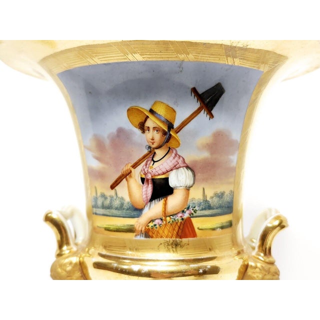 Early 19th Century Antique Early 19th Century Old Paris Porcelain Campagna Urn With Hand Painted Gardener For Sale - Image 5 of 12