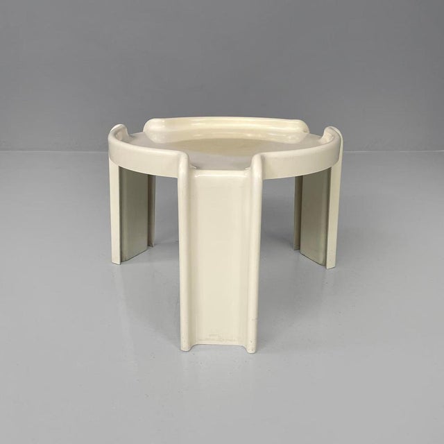 1970s Modern Italian White Plastic Coffee Tables attributed to Giotto Stoppino for Kartell, 1970s, Set of 2 For Sale - Image 5 of 18