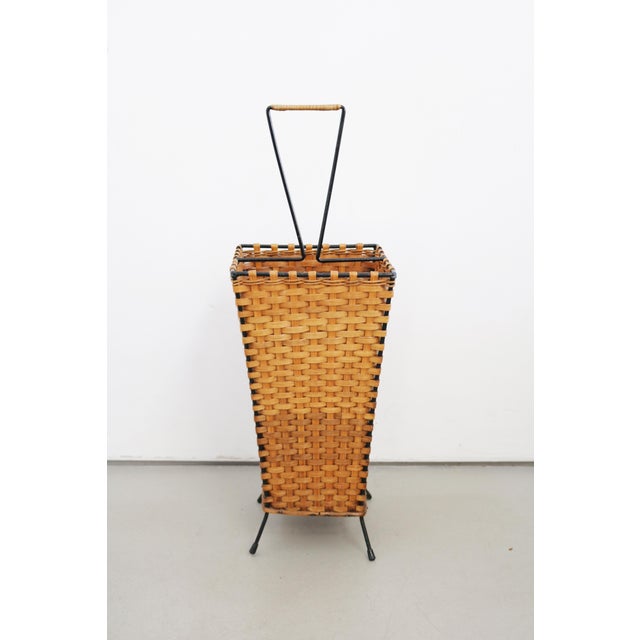 Mid-century modern design wicker umbrella stand Made in Italy, 1960s Height 68cm, Depth 23cm, Width 23cm Elegant umbrella...