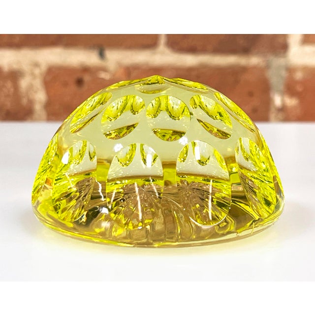Vintage Webb & Corbett 1930's Yellow Vaseline / Uranium Glass Faceted Paperweight For Sale In Providence - Image 6 of 8