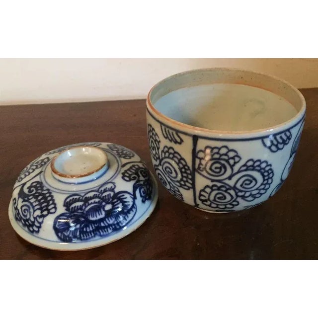 18th Century Chinese Kangxi Blue & White Porcelain Jar and Cover For Sale In New York - Image 6 of 11