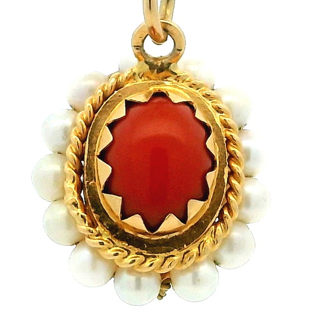 Italian Coral and Pearl Pendant in 18k Gold – Torre Del Greco, 1970s For Sale In Miami - Image 6 of 12