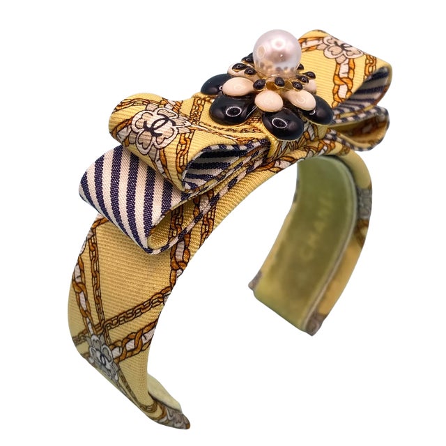French Chanel CC Daisy Vintage Silk Necktie Cuff Bracelet For Sale - Image 3 of 5