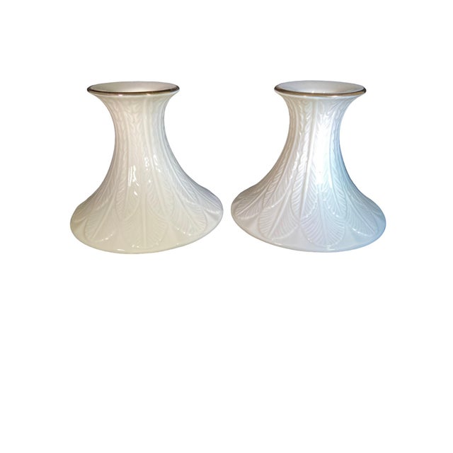 Quick Hits: Brand: Lenox Period: 1980s Origin: United States Style: American Materials: Porcelain with 24k gold trim...