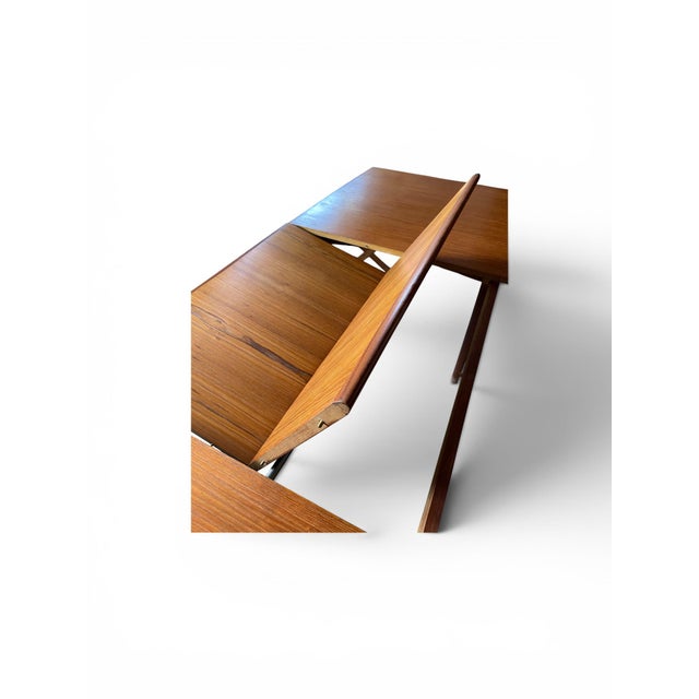Mid-Century Modern Scandinavian Danish Extendable Teak Dining Table, 1960s For Sale - Image 4 of 11