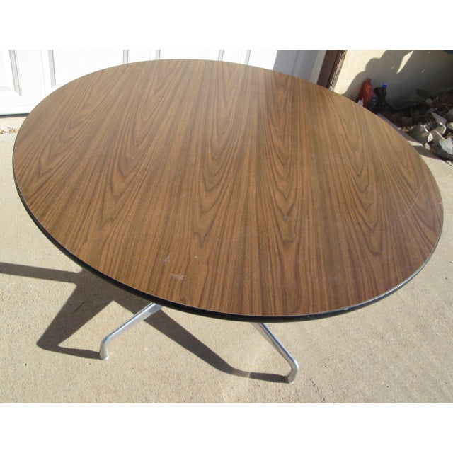 Mid-Century Modern Herman Miller Aluminum Group Round Table 48 Inch For Sale - Image 3 of 12