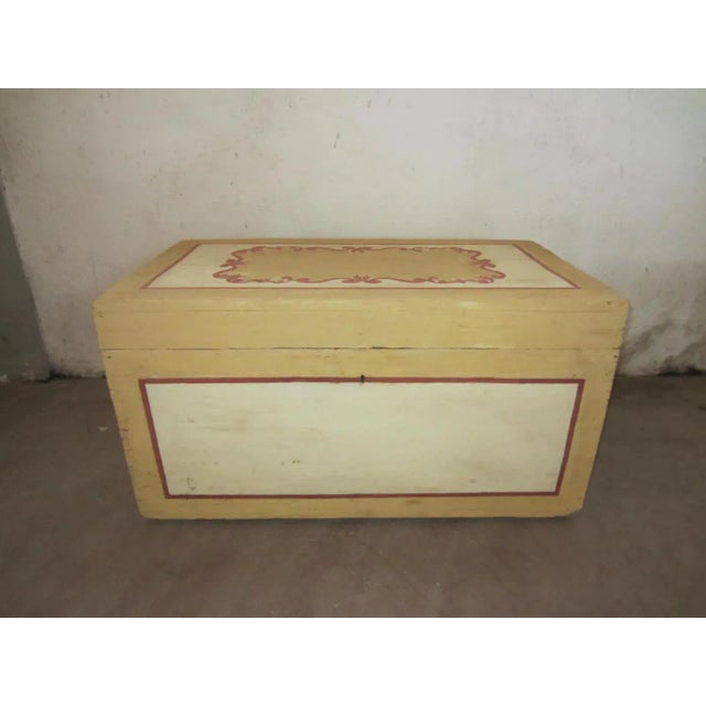 Vintage Lacquered Chest, 1930s, in Restored conditions. Designed 1920 to 1949