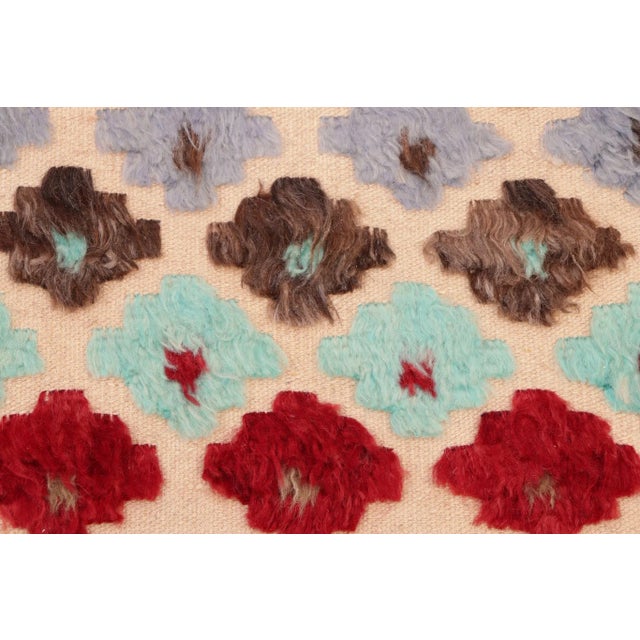 1990s 1990s Abstract Moroccan High-Low Beige/Blue Wool Rug - 6'3'' X 9'4'' For Sale In New York - Image 6 of 8