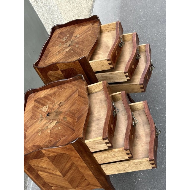 Wood 1950s Pair of French Louis XV Style Rosewood Side Tables Nightstands For Sale - Image 7 of 8