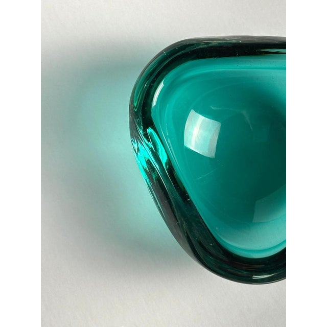 This small Murano glass geode bowl by Archimede Seguso was produced in Italy in the mid-20th century and exemplifies the...