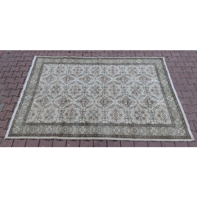 1970s Mid-Century Modern Art Deco Turkish Vintage Floral Beige Oushak Area Rug For Sale - Image 4 of 13