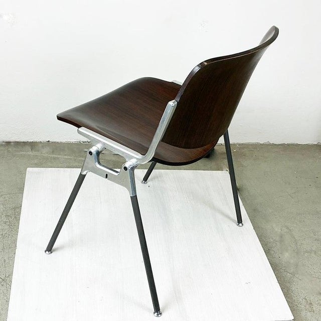 Brown Wooden DSC 106 Stacking Chair attributed to Giancarlo Piretti for Castelli / Anonima Castelli, Italy, 1970s For Sale - Image 10 of 14