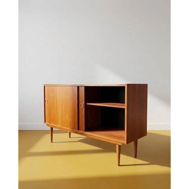 Vintage 1950s Danish teak sideboard, W. 135 D. 42 H. 82 cm. Dimensions: Width: 135 cm Depth: 42 cm Height: 82 cm Design...