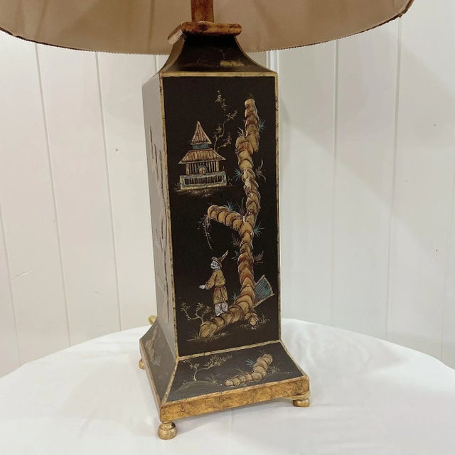 Late 20th Century Chinoiserie Black With 4 Different Asian Scenes Tole Table Lamp For Sale In Nashville - Image 6 of 9