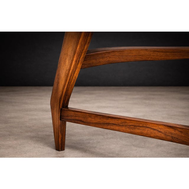 Brazilian Modern Coffee Table in Caviuna wood & Rosé Portuguese Marble Top by Giuseppe Scapinelli, Brazil, 1950s — Lot 884 For Sale In New York - Image 6 of 16