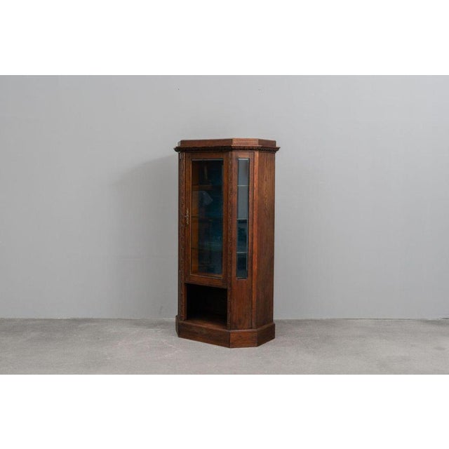 Art Nouveau Display Cabinet in Oak, Early 20th Century For Sale - Image 4 of 18